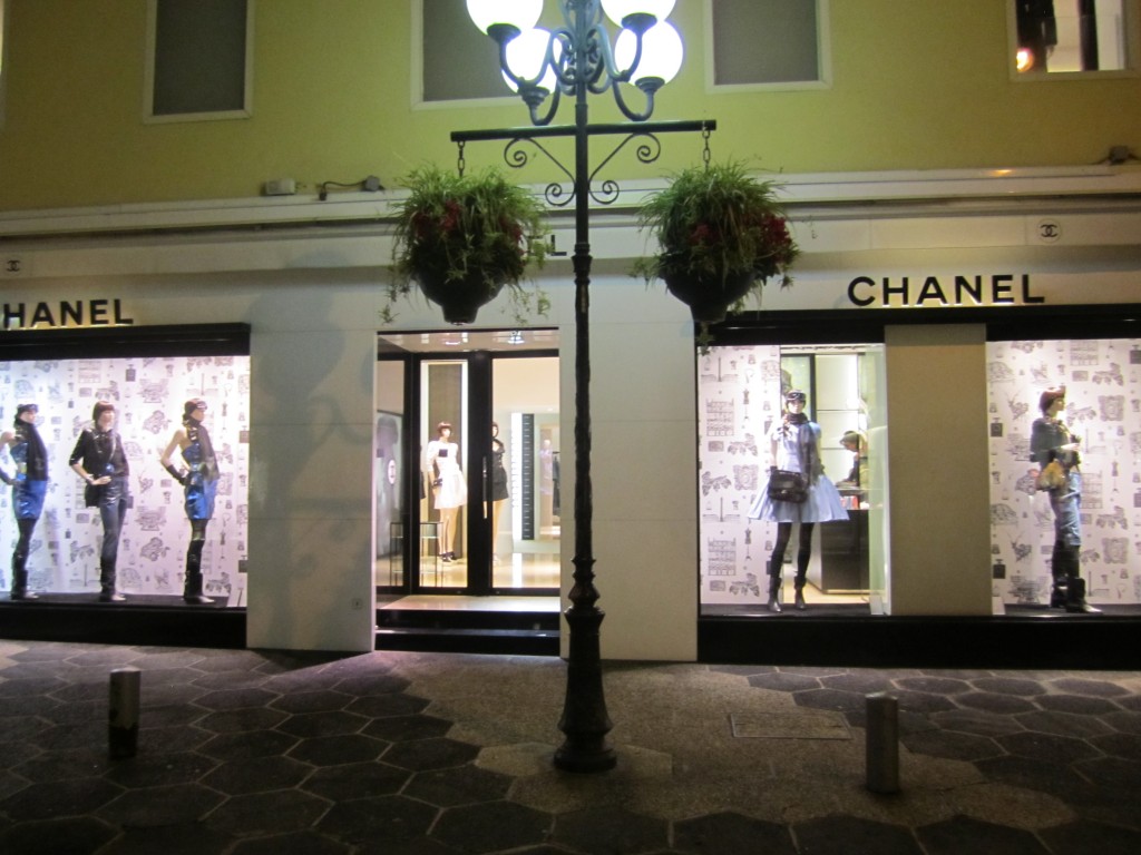 Chanel Window, Nice