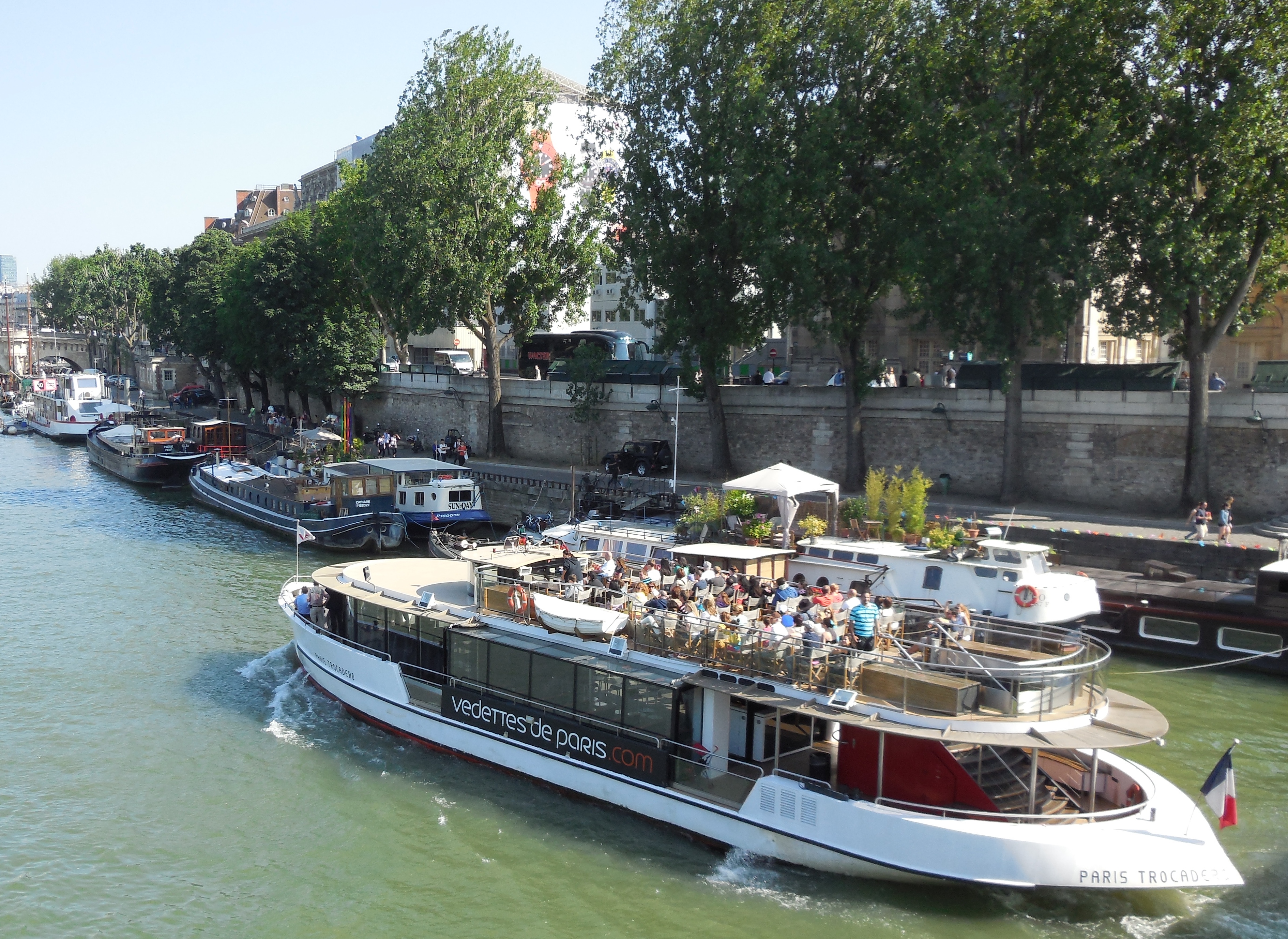 boat cruise Paris Seine