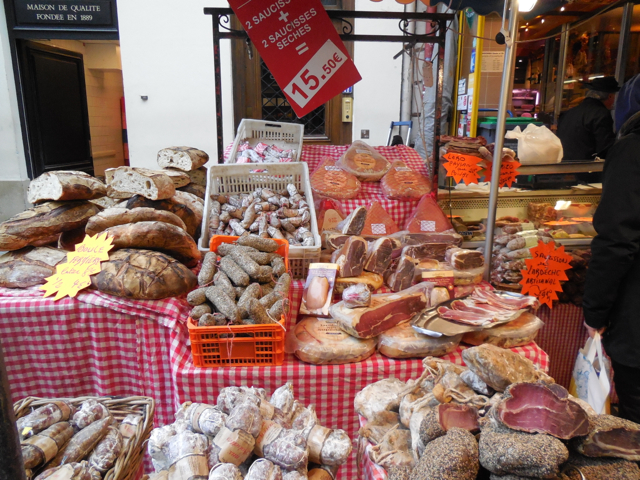 market near hotel louissane