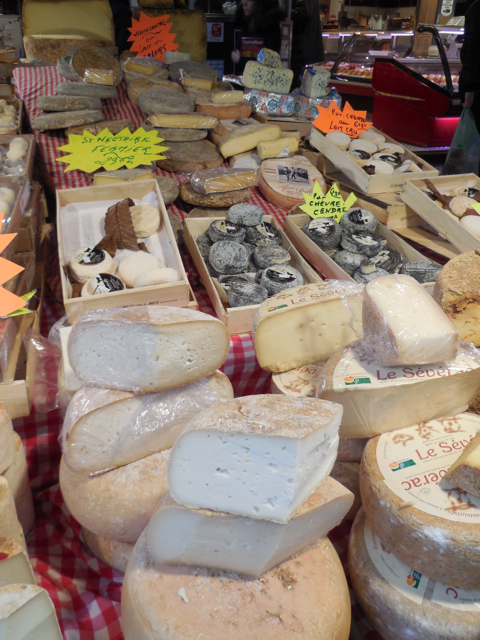 market near hotel louissane