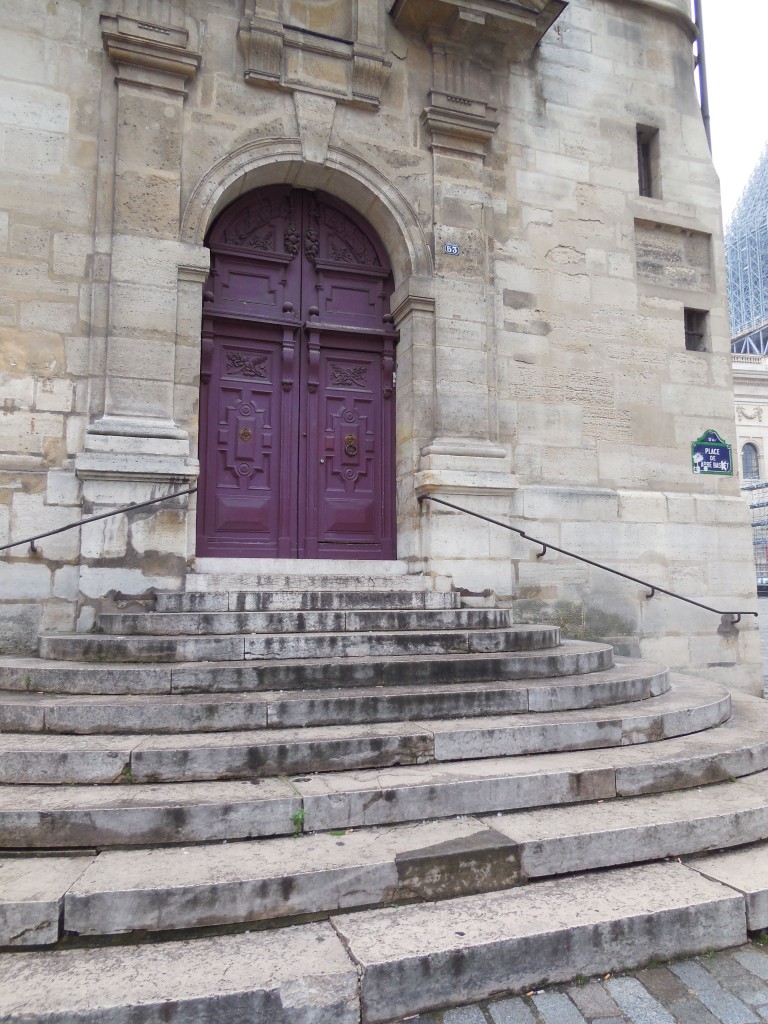 Recognize these steps from Midnight In Paris?