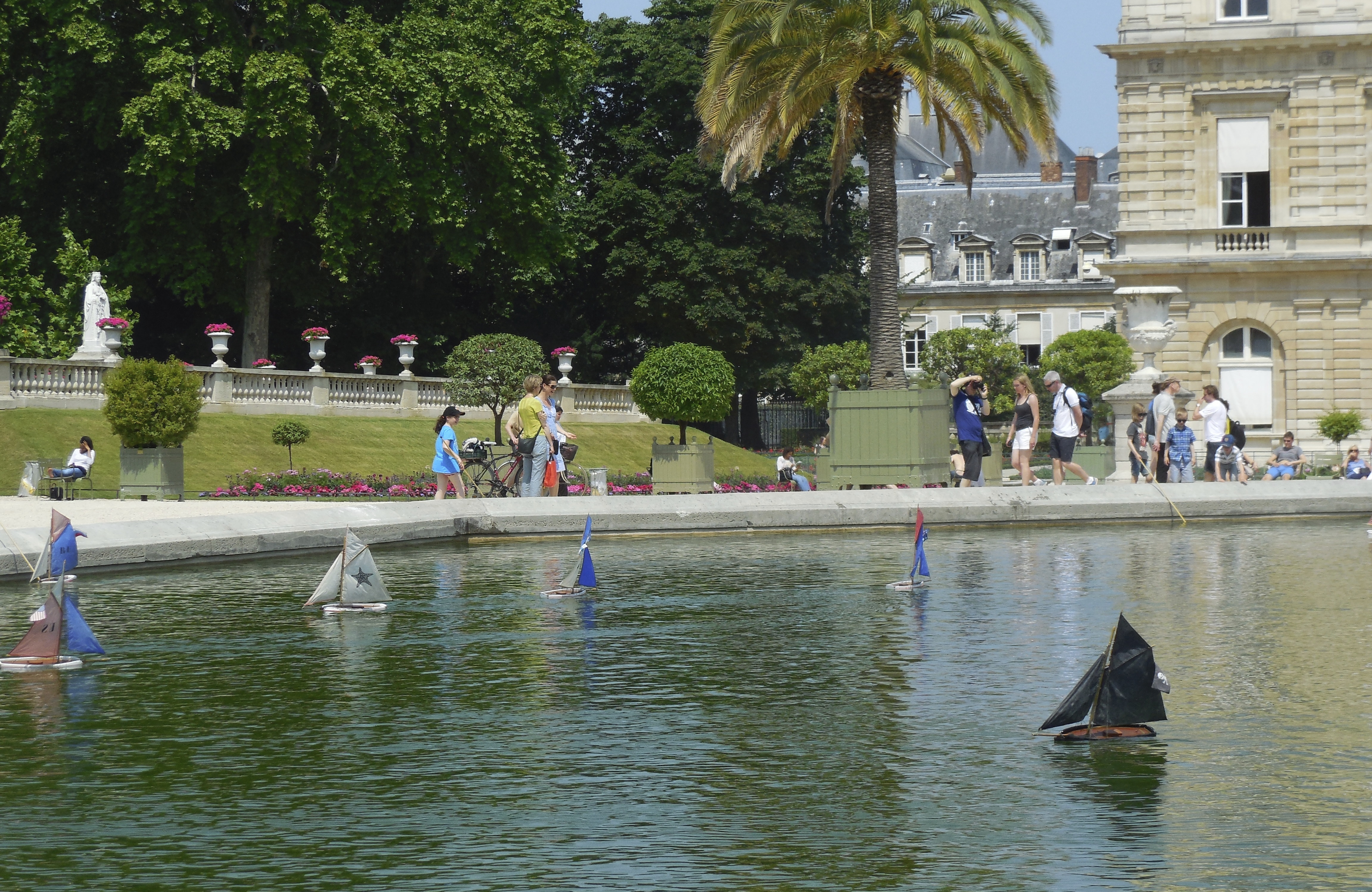 luxembourg gardens boats