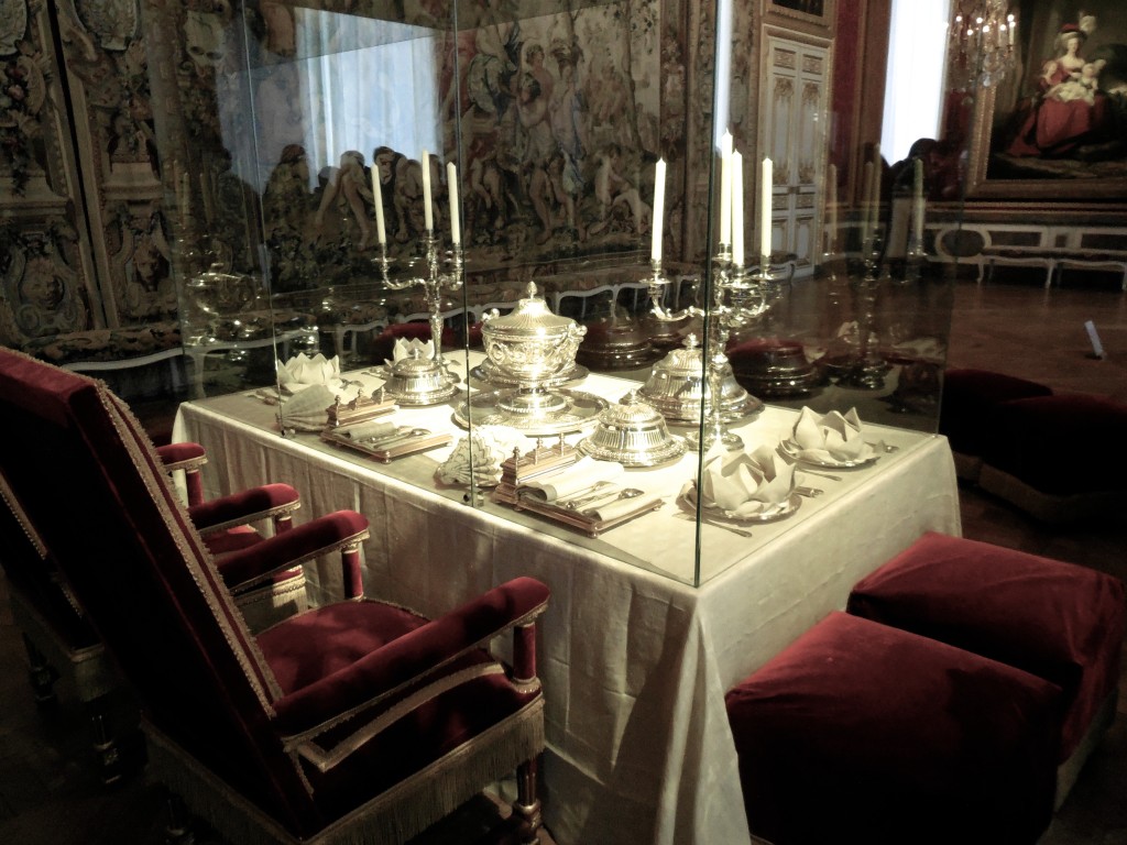 versailles table setting