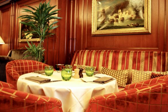 Hotel Napoleon Cozy Table